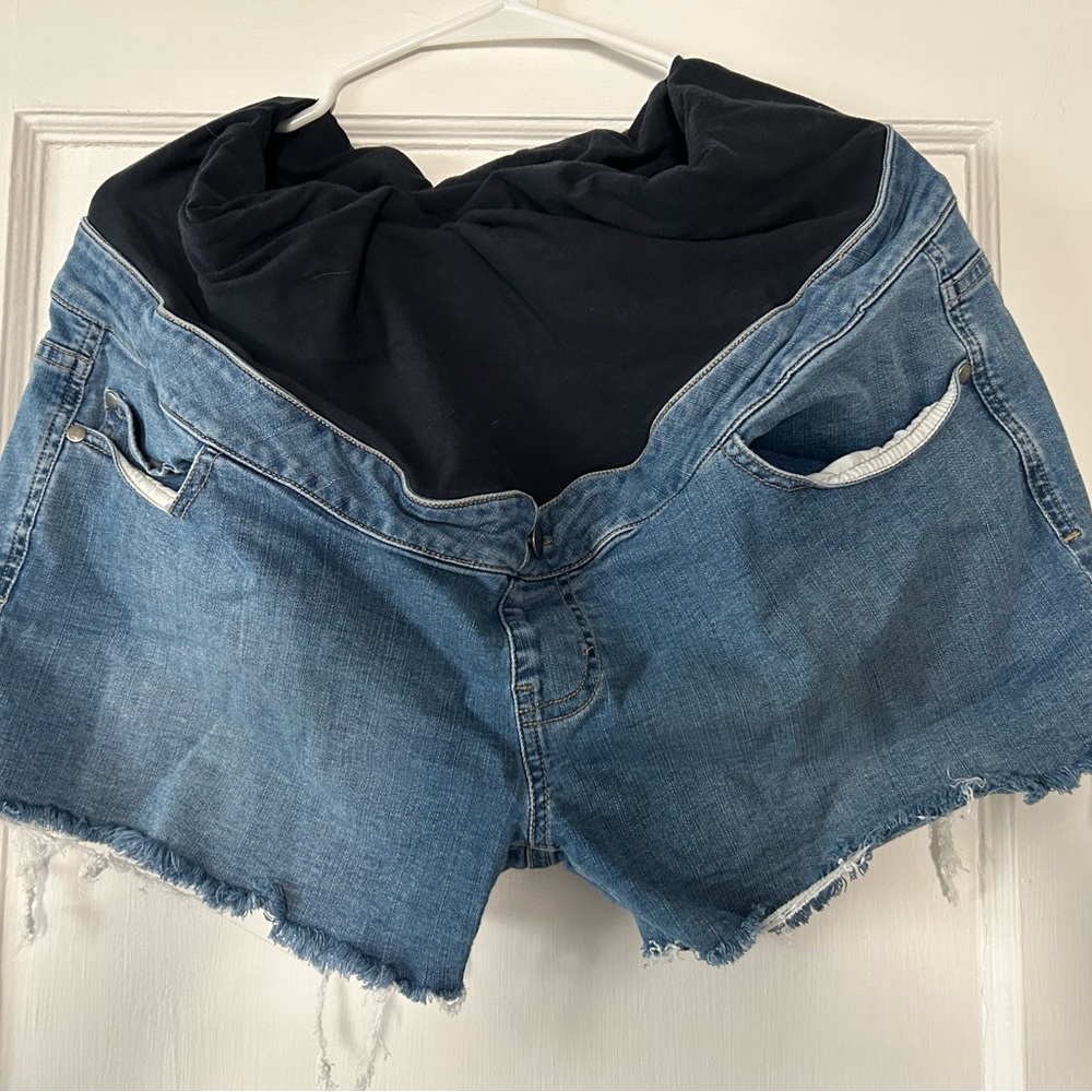 Maternity shorts